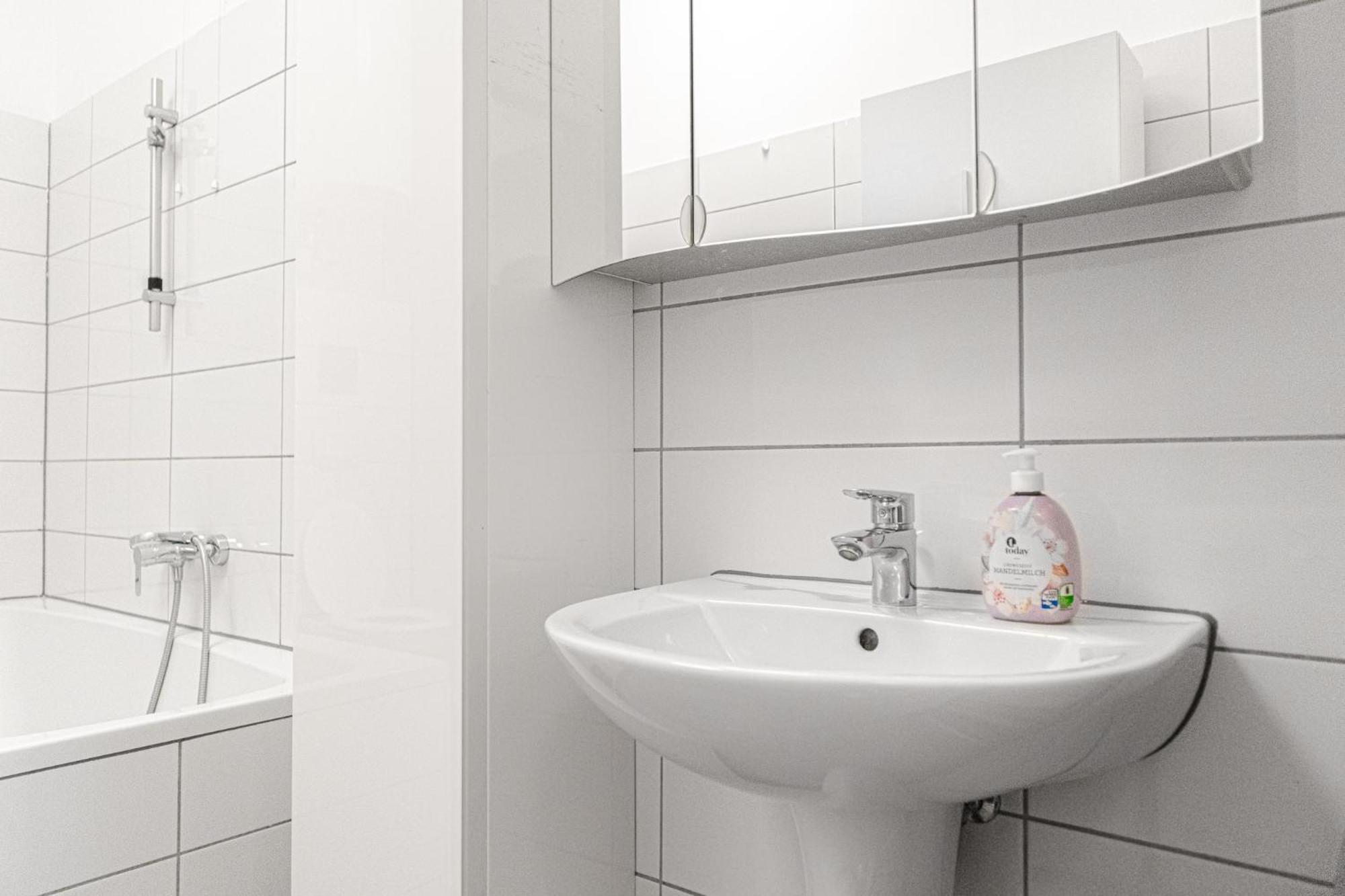 Lovely 2Br Shared Apartment, Enkplatz U3, 15Min To Center Wiedeń Zewnętrze zdjęcie